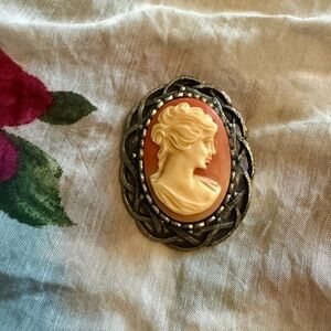Vintage Cameo Brooch